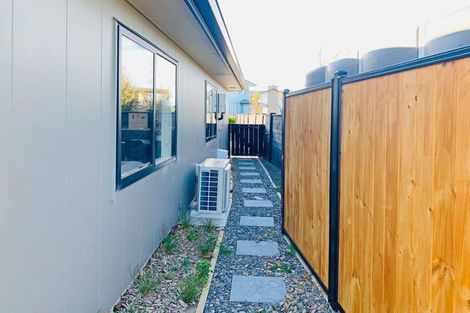 Photo of property in 19b Promontory Crescent, Newlands, Wellington, 6037