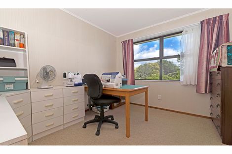 Photo of property in 23 Robert Burke Place, Henderson, Auckland, 0612