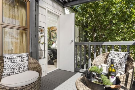 Photo of property in 2/1 Mulberry Place, Glenfield, Auckland, 0629