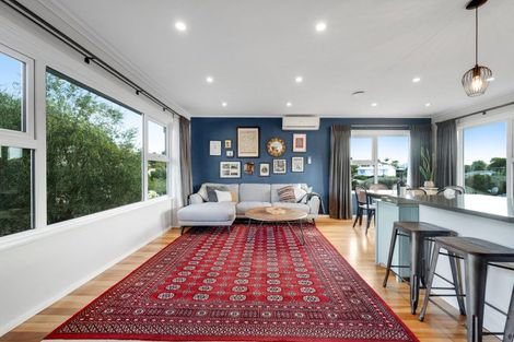 Photo of property in 7 Beechdale Crescent, Pakuranga Heights, Auckland, 2010