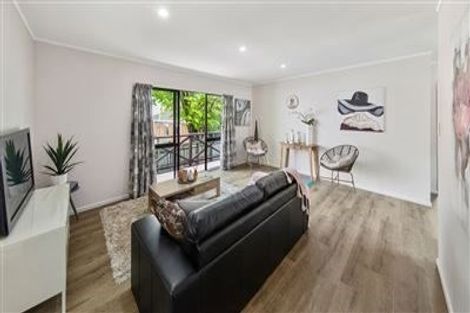 Photo of property in 2/58 Clevedon Road, Papakura, 2110