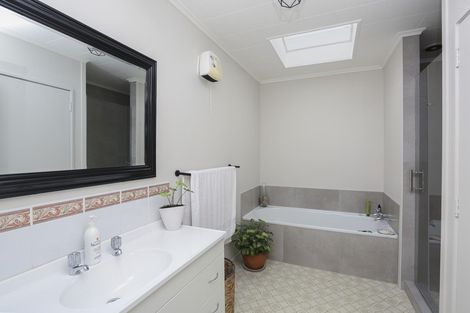 Photo of property in 10a Chilman Street, Strandon, New Plymouth, 4312