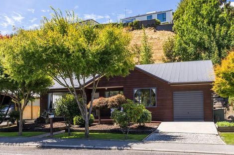 Photo of property in 33 Mcdonnell Road, Arrowtown, 9302