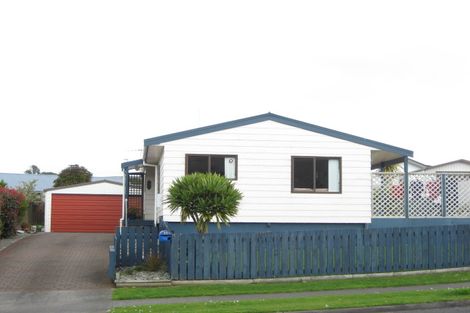 Photo of property in 32 Poplar Grove, Whalers Gate, New Plymouth, 4310