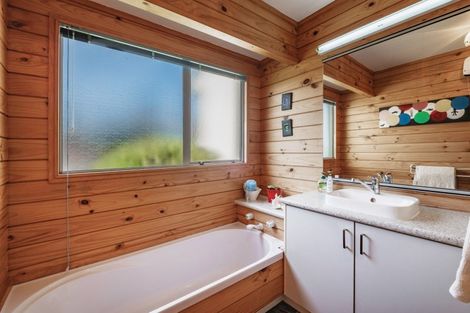 Photo of property in 26 Marchant Place, Westown, New Plymouth, 4310