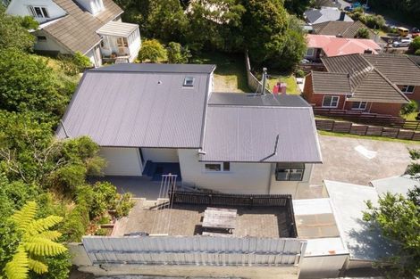 Photo of property in 76a Newlands Road, Newlands, Wellington, 6037