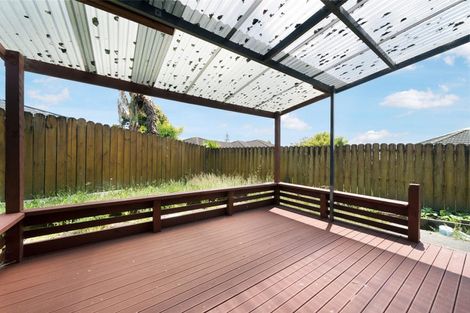 Photo of property in 18 Plumstead Rise, Glen Eden, Auckland, 0602