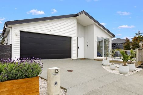 Photo of property in 13 Barrique Road, Kumeu, 0810
