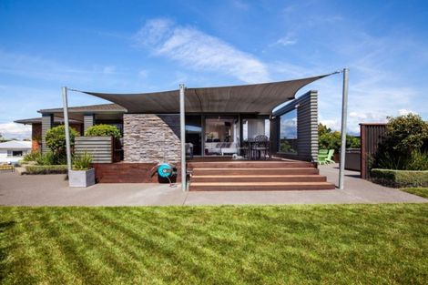 Photo of property in 12 Margaret Place, Merrilands, New Plymouth, 4312