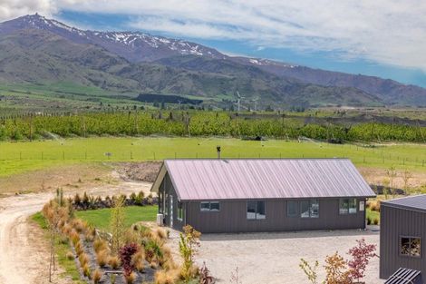 Photo of property in 27 Lapins Way, Waikerikeri, Alexandra, 9391