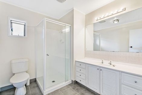 Photo of property in 1/43 Eastcliffe Road, Castor Bay, Auckland, 0620