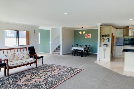 Photo of property in 2/890 East Coast Road, Northcross, Auckland, 0630