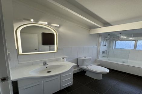 Photo of property in 1/3 Miraka Place, Birkenhead, Auckland, 0626