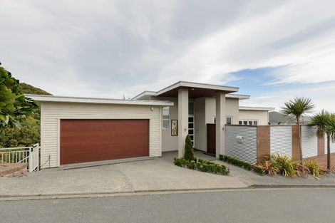 Photo of property in 8 Mewburn Rise, Karori, Wellington, 6012
