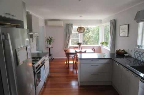 Photo of property in 91 Taylor Terrace, Tawa, Wellington, 5028