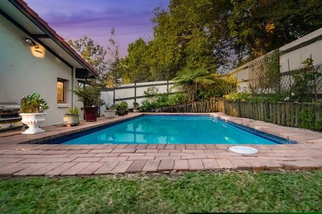 Photo of property in 100 Becroft Drive, Forrest Hill, Auckland, 0620