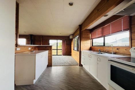 Photo of property in 36 Meadowvale Rise, Titirangi, Auckland, 0604