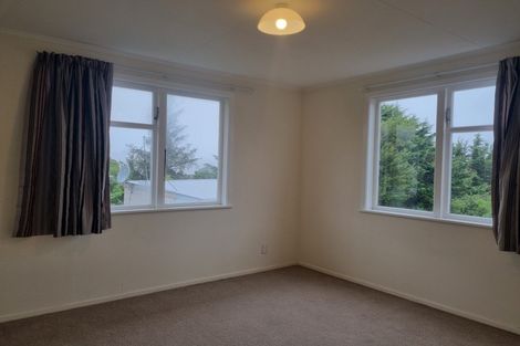 Photo of property in 1 Takapuwahia Drive, Takapuwahia, Porirua, 5022