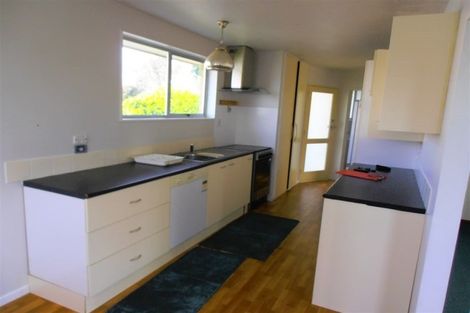 Photo of property in 18 Oakley Crescent, Hornby, Christchurch, 8042