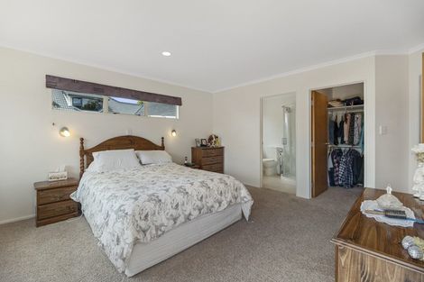 Photo of property in 17d Kinross Drive, Merrilands, New Plymouth, 4312