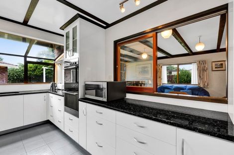 Photo of property in 24 Prudence Place, Oakura, 4314