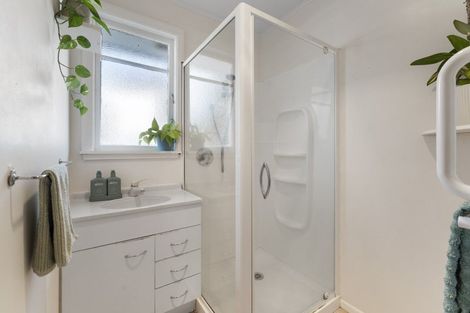 Photo of property in 6 Kaitawa Crescent, Paraparaumu, 5032