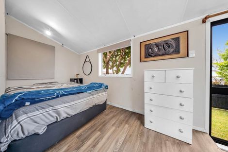 Photo of property in 5 Leven Lane, Totara Heights, Auckland, 2105