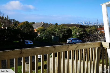 Photo of property in 10 Raleigh Road, Northcote, Auckland, 0627