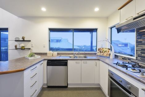 Photo of property in 30 Farquhar Road, Glendene, Auckland, 0602