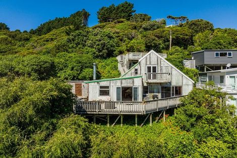 Photo of property in 105 Cluny Road, Plimmerton, Porirua, 5026