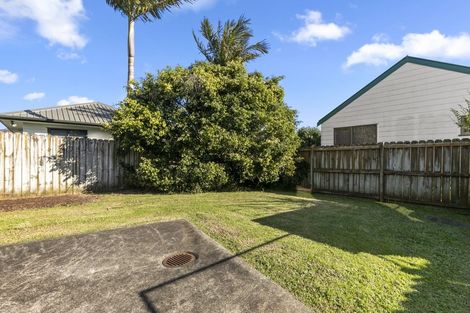 Photo of property in 19 Highland Park Drive, Highland Park, Auckland, 2010