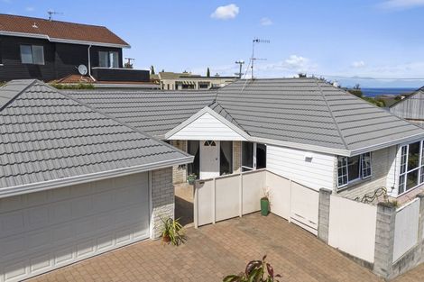 Photo of property in 2/76 Rokino Road, Hilltop, Taupo, 3330
