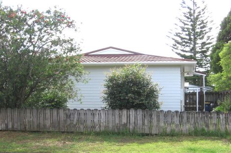 Photo of property in 19a Crocombe Crescent, Beach Haven, Auckland, 0626