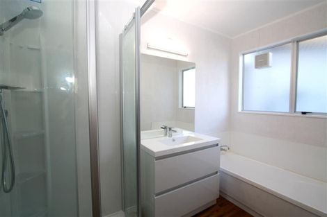 Photo of property in 5 Lombardy Place, Whalers Gate, New Plymouth, 4310