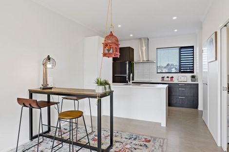 Photo of property in 18 Owen Chapman Drive, Red Beach, 0932