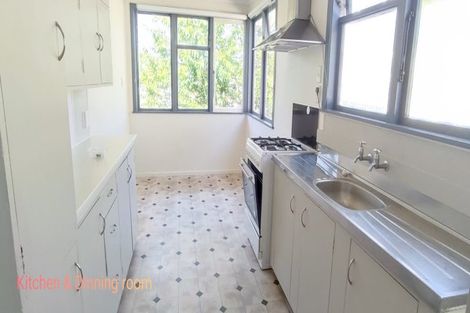 Photo of property in 8 Granby Place, Westown, New Plymouth, 4310