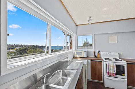 Photo of property in 2/12 Beechwood Road, Rothesay Bay, Auckland, 0630
