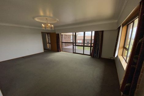 Photo of property in 1 Kingsclere Place, Goodwood Heights, Auckland, 2105