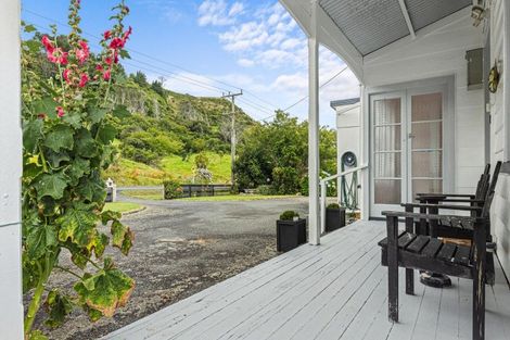 Photo of property in 10 North Street, Mokau, 4376