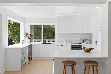 Photo of property in 42a Old Lake Road, Narrow Neck, Auckland, 0624