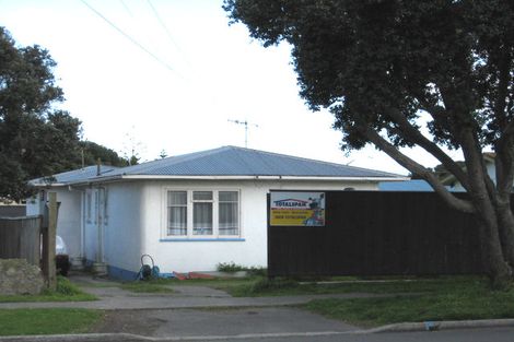 Photo of property in 19 Karaka Street, Castlecliff, Whanganui, 4501