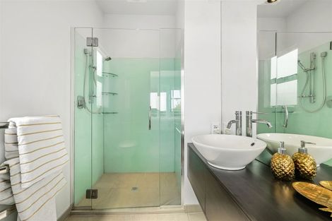 Photo of property in 1/5a Madeley Road, Mount Pleasant, Christchurch, 8081