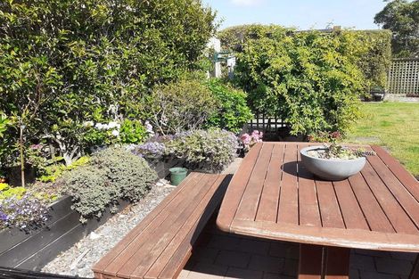 Photo of property in 152 Kelburn Parade, Kelburn, Wellington, 6012