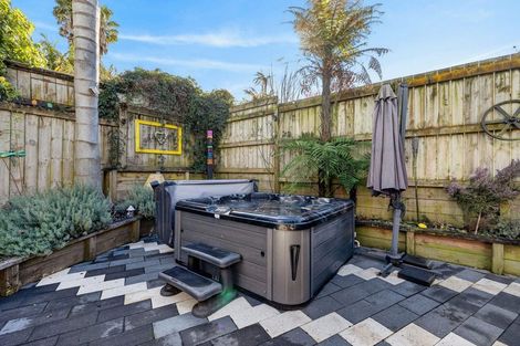 Photo of property in 45 Waitaha Road, Welcome Bay, Tauranga, 3112