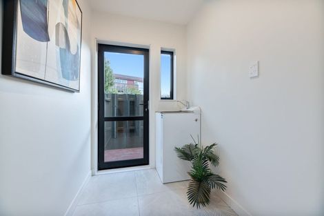 Photo of property in 18a Lydford Place, Glendene, Auckland, 0602