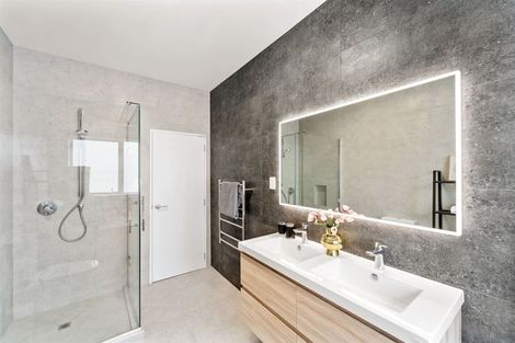 Photo of property in 7 Marlin Street, West Harbour, Auckland, 0618