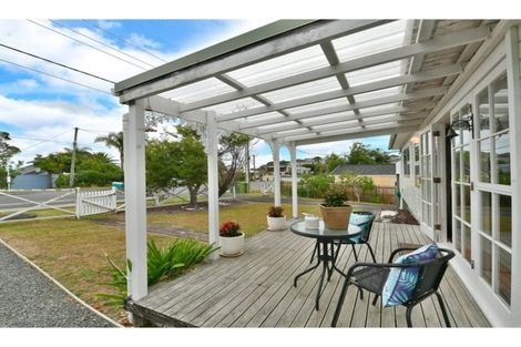 Photo of property in 998 Whangaparaoa Road, Tindalls Beach, Whangaparaoa, 0930
