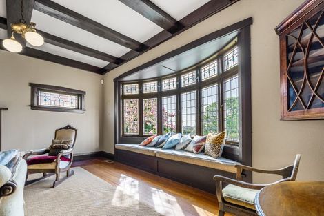 Photo of property in 1 Maungakiekie Avenue, Greenlane, Auckland, 1051