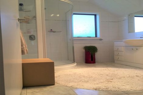 Photo of property in 2/22 Tree View Avenue, Glenfield, Auckland, 0629