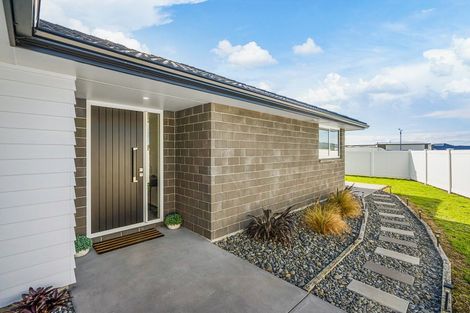 Photo of property in 18 Maturiki Drive, One Tree Point, 0118